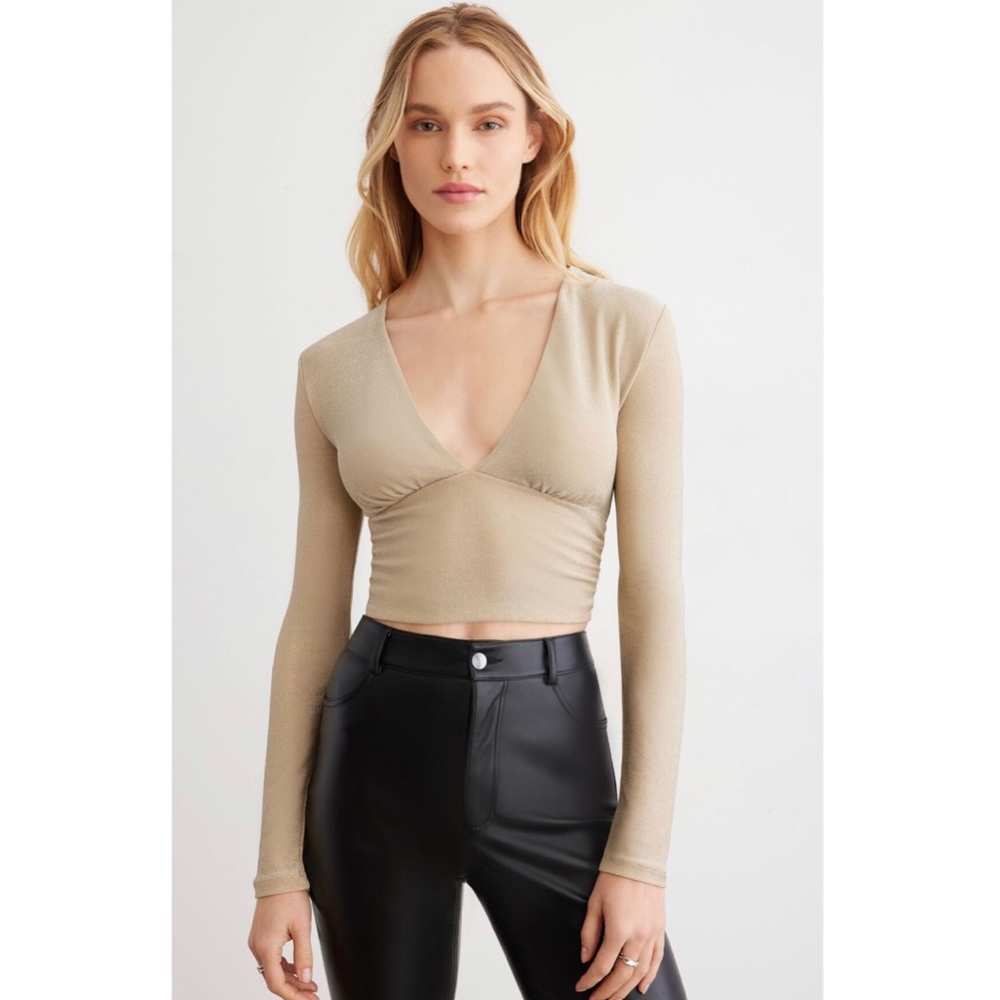 NWT Dynamite Ida Plunge Long Sleeve Top in Ivory Gold Size Small
